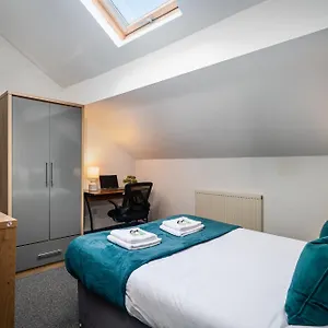 Private En-suite - Shared Living Space & Kitchen - - Central , Wakefield United Kingdom